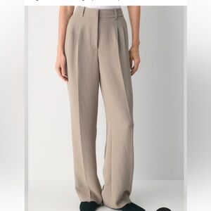 Aritzia “The Effortless Pant”